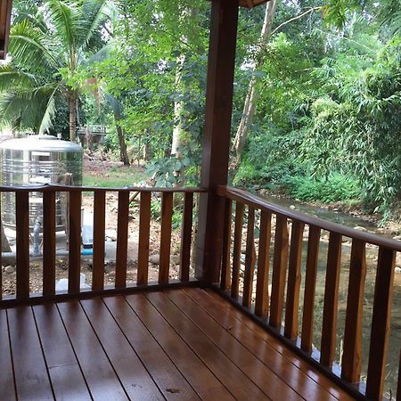 Tamarind Homestay & Camp Kanchanaburi Esterno foto